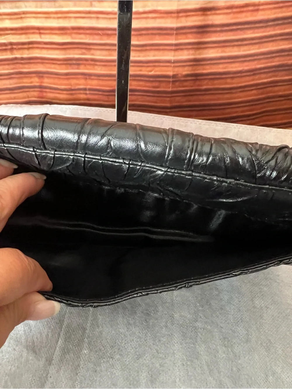 Vintage Jessica McClintock black clutch unique faux leather exterior 🖤